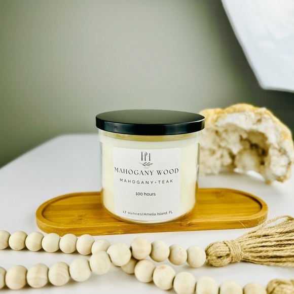 Mahogany Wood‎ 9oz Candle- with rich earthy notes of Teak and Mahogany - Picture 1 of 3